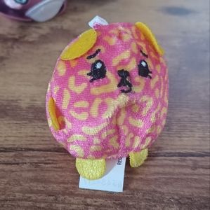 Pikmi Pops Surprise Scented Plushie beanie keychain